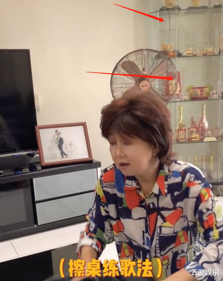 朱咪咪|朱咪咪被曝名下有9套房，2层半别墅内景曝光，一整柜金器显阔气