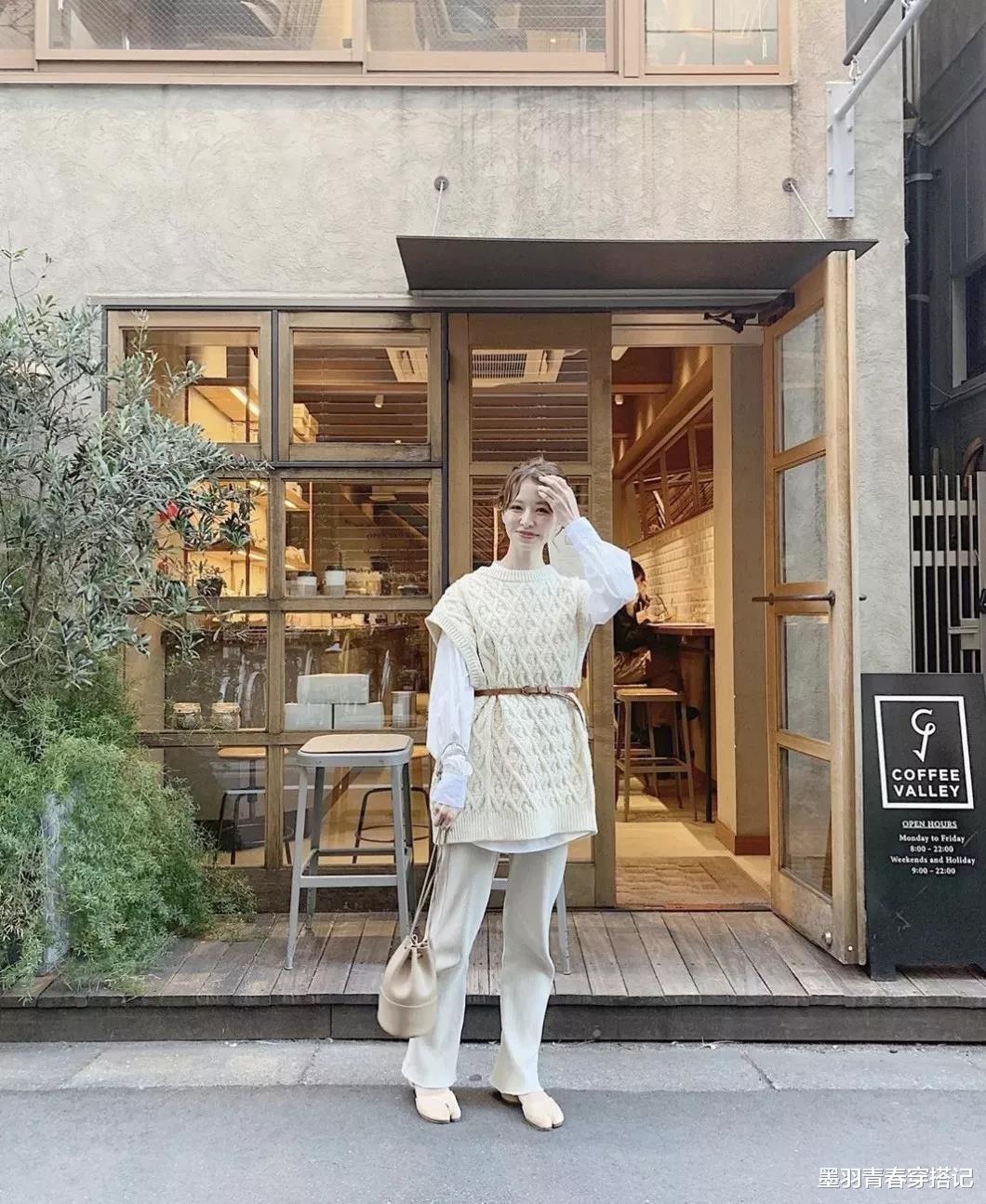 墨羽青春穿搭记 秋冬太热穿不上毛衣、外套?备上针织马甲就对了,百搭时髦又复古