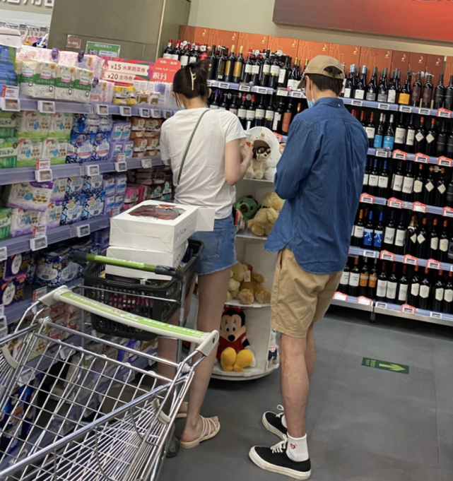 王玉雯|杨玏疑有新恋情，女主被曝是王玉雯，曾与肖战传绯闻黑料多风评差