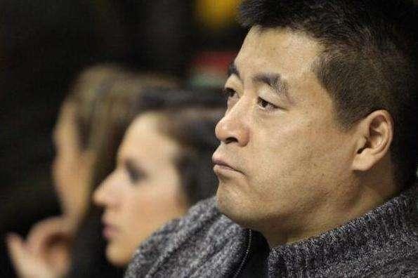 赵本山|赵本山三次收他为徒被拒，靠荤段子发家，上春晚后打警察被抓入狱