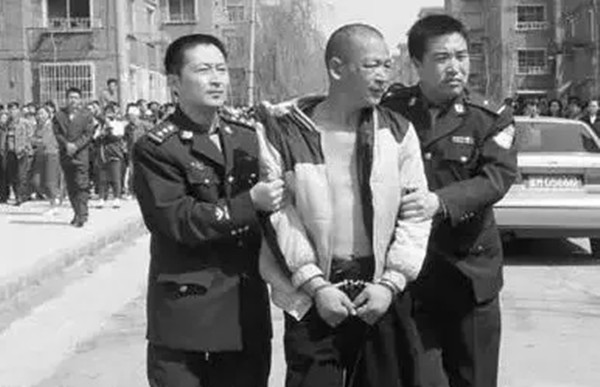 牢狱之灾引发变态报复心理,男子诱骗女子杀害,抢劫财物分尸食肉