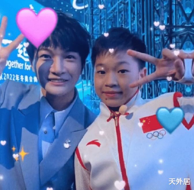 全红婵|全红婵社交媒体狂秀“追星”成果：抱于毅+合影周深邓超+雯雯挂件