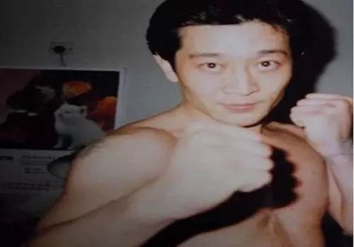 向华强|1996年，向华强在北京被白小航掌掴，关店回香港后白小航意外身亡