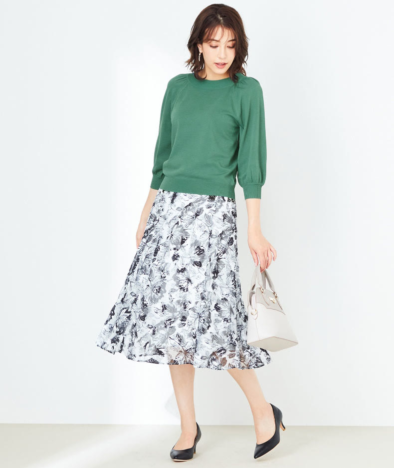 宝贝你别闹|今年秋天的时尚穿搭，温柔舒适的毛衣搭配半身裙，减龄又显气质