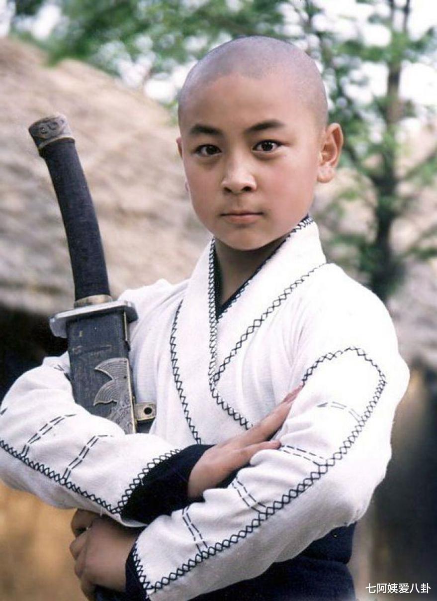 释小龙|释小龙的不红让人羡慕，开400万豪车、坐游艇，如今身价过亿