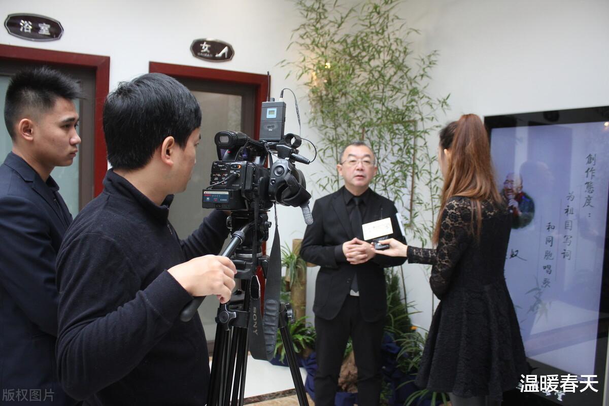 温暖春天|50岁丈夫意外过世,四任妻子齐聚葬礼,只有现任妻子没有一滴眼泪