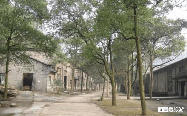 面面爱旅游 我国庞大的军工城,位于四川的“红色之城”,如今老建筑自生自灭