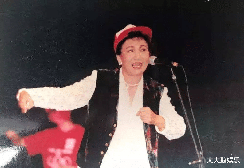 赵丽蓉|71岁的赵丽蓉，穿好寿衣后含泪乞求安乐死，遗言让人心疼