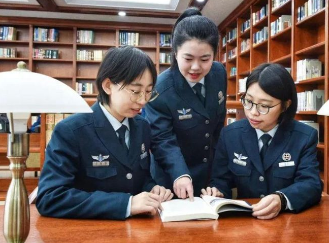 文职|军队文职招录遇冷，明明薪资待遇很不错，为何报考的人寥寥无几