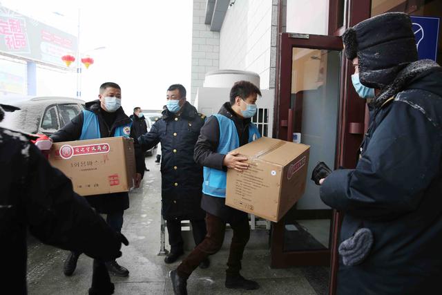 吉林日报 延吉新时代文明实践志愿者为疫情防控一线送温暖