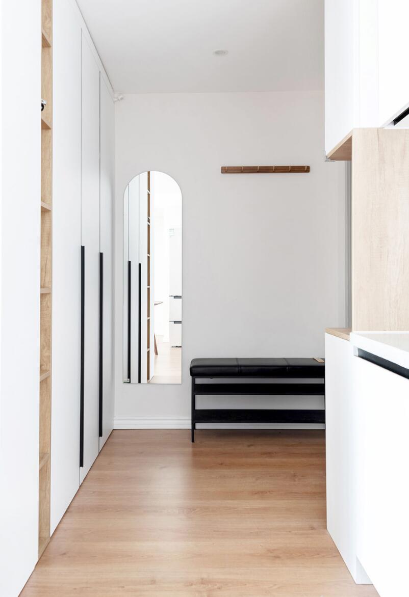 柜子做一体式越来越普遍，看她家，不仅收纳强大，还不占空间