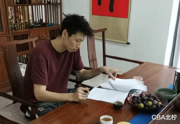 贺天举|CBA三消息：广厦三少完成续约，郭艾伦送别贺天举，老万完成注册