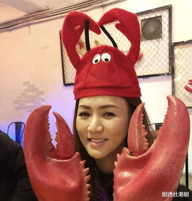 黎瑞恩|香港著名歌手送女儿出国读书惹争议，高情商平息风波，望其能报效祖国