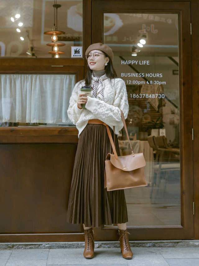 何有强 百褶裙你穿对了吗?配上这几件上衣温柔又时髦,还能提升气质感