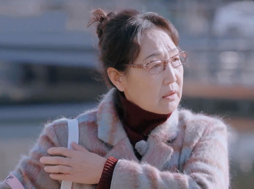 张铎|张铎妈妈为什么不喜欢陈松伶？看到婆婆拖鞋上的字后，是我我也讨厌