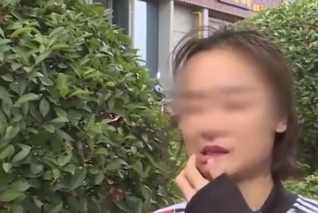 黄瓜 年轻美女跟美容院合作，不料自己整成嘴歪眼斜，负者人：她是医闹
