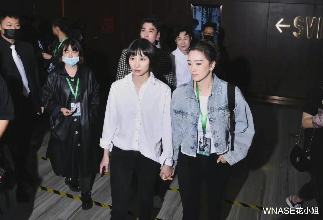 WNASE花小姐 巩俐最新穿搭火了!几身搭配显瘦显年轻,照着穿时髦极了