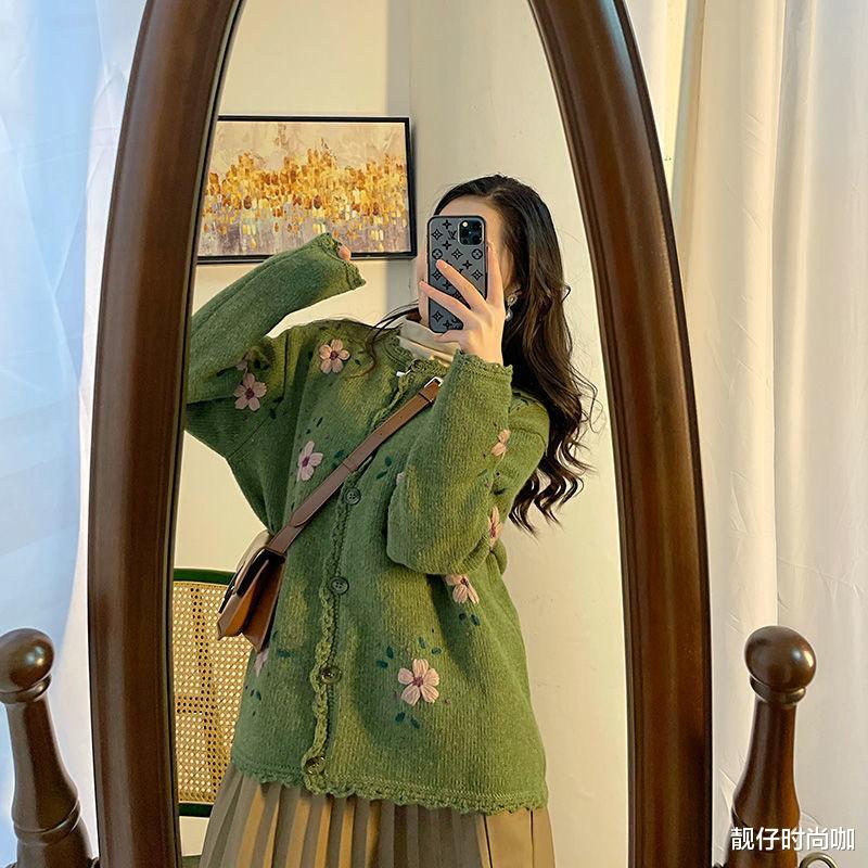 靓仔时尚咖|初秋毛衣怎么穿才好看？掌握这3个穿搭公式，轻松穿出时尚感！