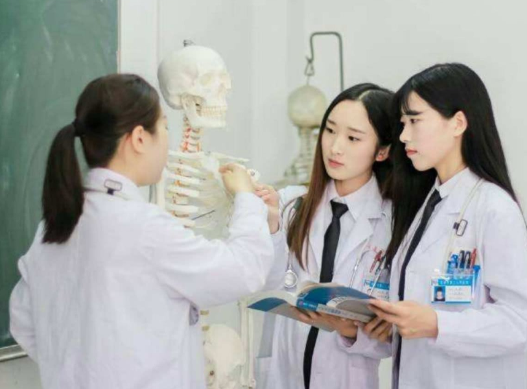 扎心|为何不建议“三无家庭”的学生去学医，原因很扎心，很多人猜错了