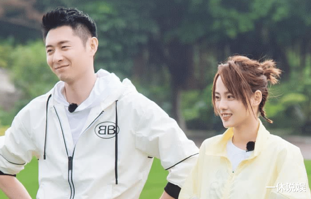 张嘉倪|神兽上学第一天，张嘉倪和老婆晒自拍，表情掩饰不住地开心