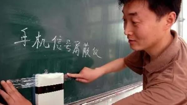 月落等风來|武汉考生在高考过程中，拿出手机“拍照搜题”，教育部回应来了