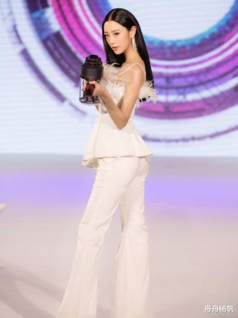 明星|被称“亚洲第一美女”的她，身材有多好？网友：确定没开特效