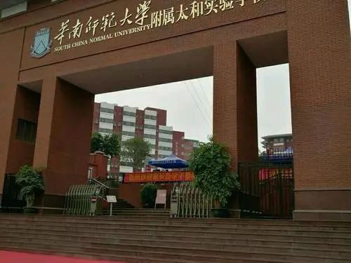 万科|限价后万科城市之光仍签下名校，给了质疑者狠狠一巴掌