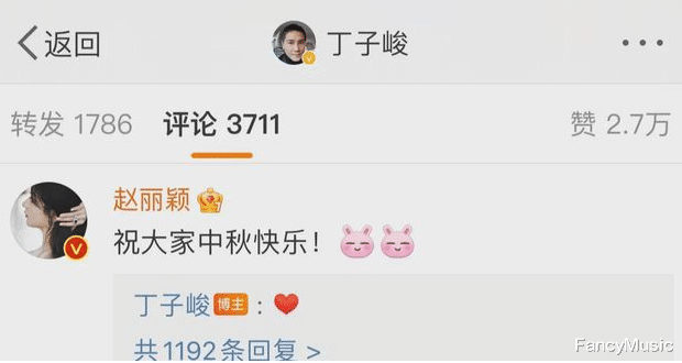 王立科|赵丽颖晚会玩自拍，竟然和他比v合影，原来二人竟是老友