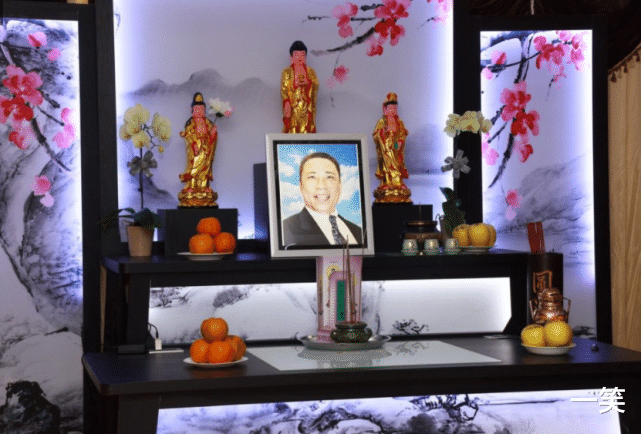 陈松勇|陈松勇灵堂首曝光，将采用树葬方式下葬，遗照露齿灿笑传递乐观