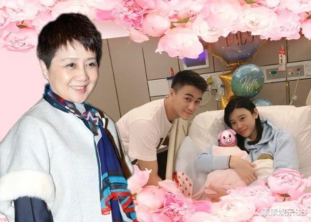 何猷君|赌王四太现身奢华艺术展，何猷君细心陪同，奚梦瑶没现身