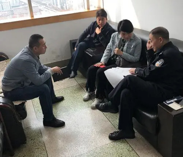失足女被威胁杀掉好友,到警局报案,揭开凶手犯下的11宗命案