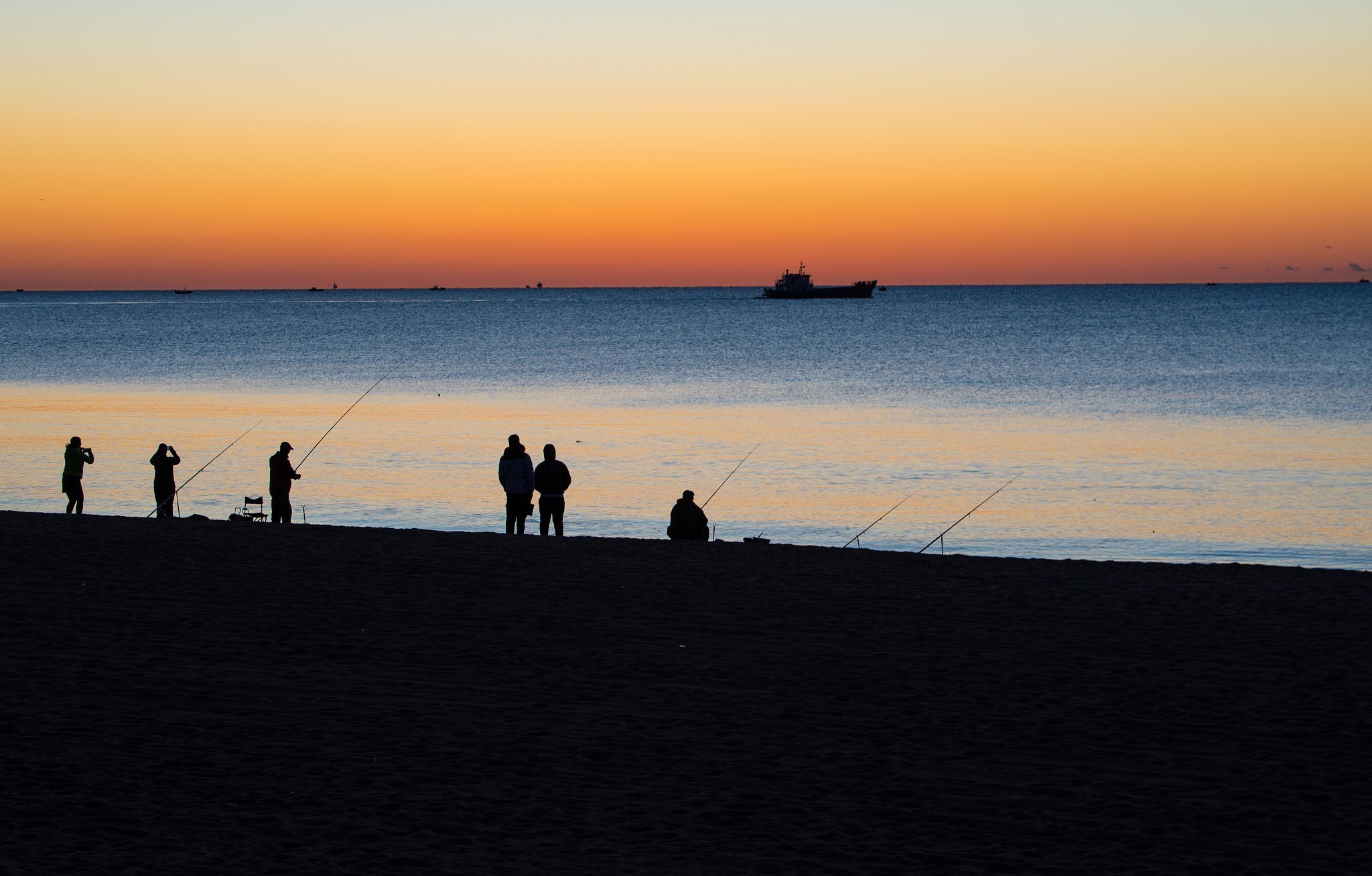 1.4米长70斤重，广东一男子野钓实现大鱼梦！网友：还穿上丝袜了