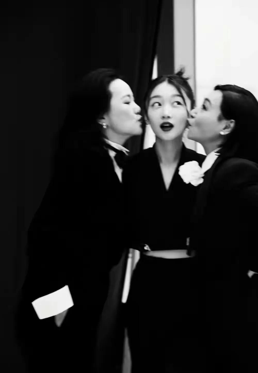 周冬雨|李冰冰压轴红毯孙俪变陪衬！杨幂挎刘诗诗超帅，周冬雨被宠成女儿太幸福