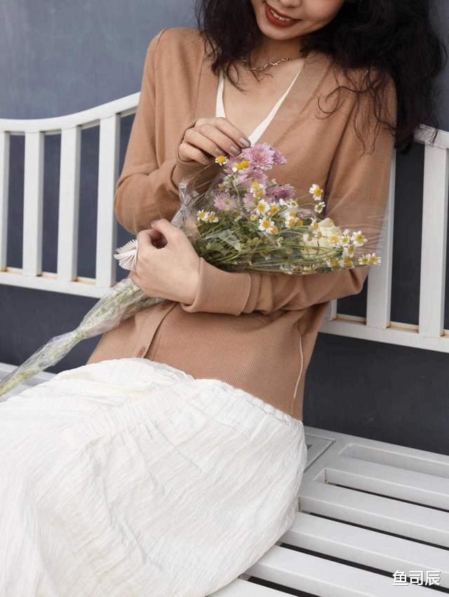 鱼司辰|初秋，卫衣搭配直筒裤简约高级，还能提升气质感，美如初恋女友