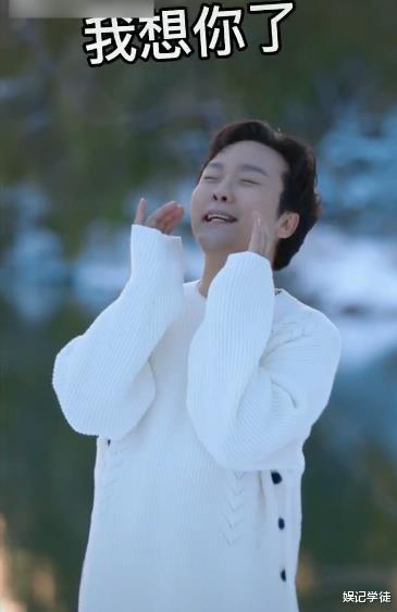 李玉刚|李玉刚晒视频怀念已故父亲，因穿着引争议，被质疑“摆拍”