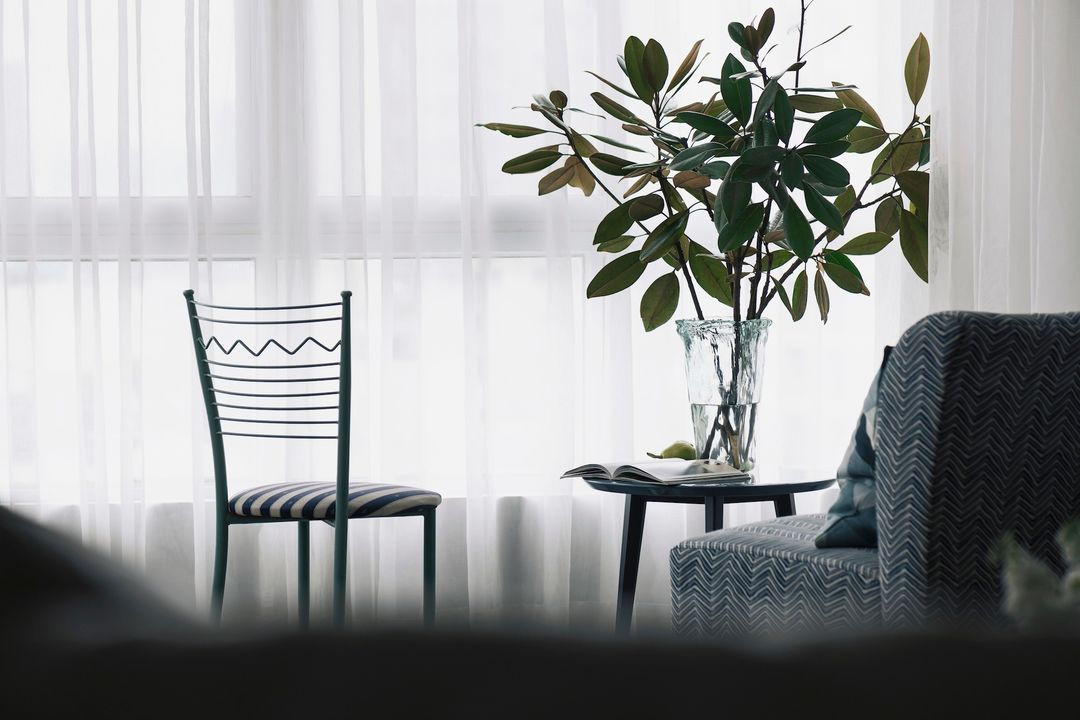 一家四口205平复式别墅,巧妙的跳色手法,大爱这木质旋转楼梯