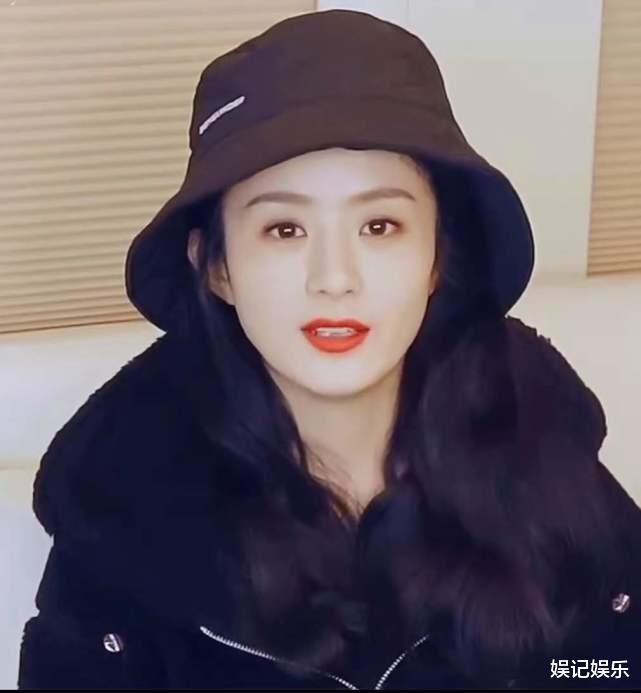 杨幂|赵丽颖跳手势舞，脸颊又宽又圆胖了不少，网友：角色需要