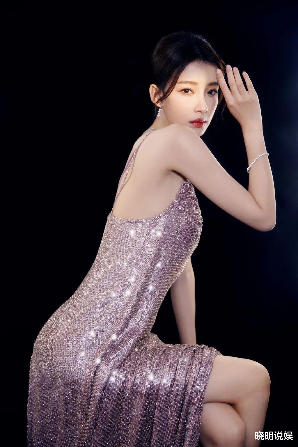 辣妹|孙怡红毯造型好惊艳，凹凸有致美背曲线优美迷人