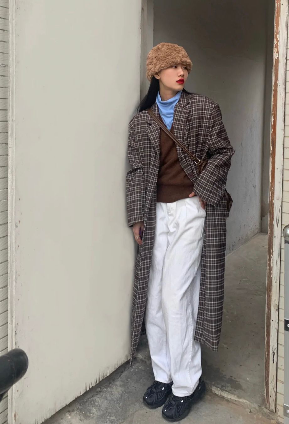 闲鱼有话说 大衣不要只会配打底衫，今年流行加个“马甲”，时髦显高还提气质