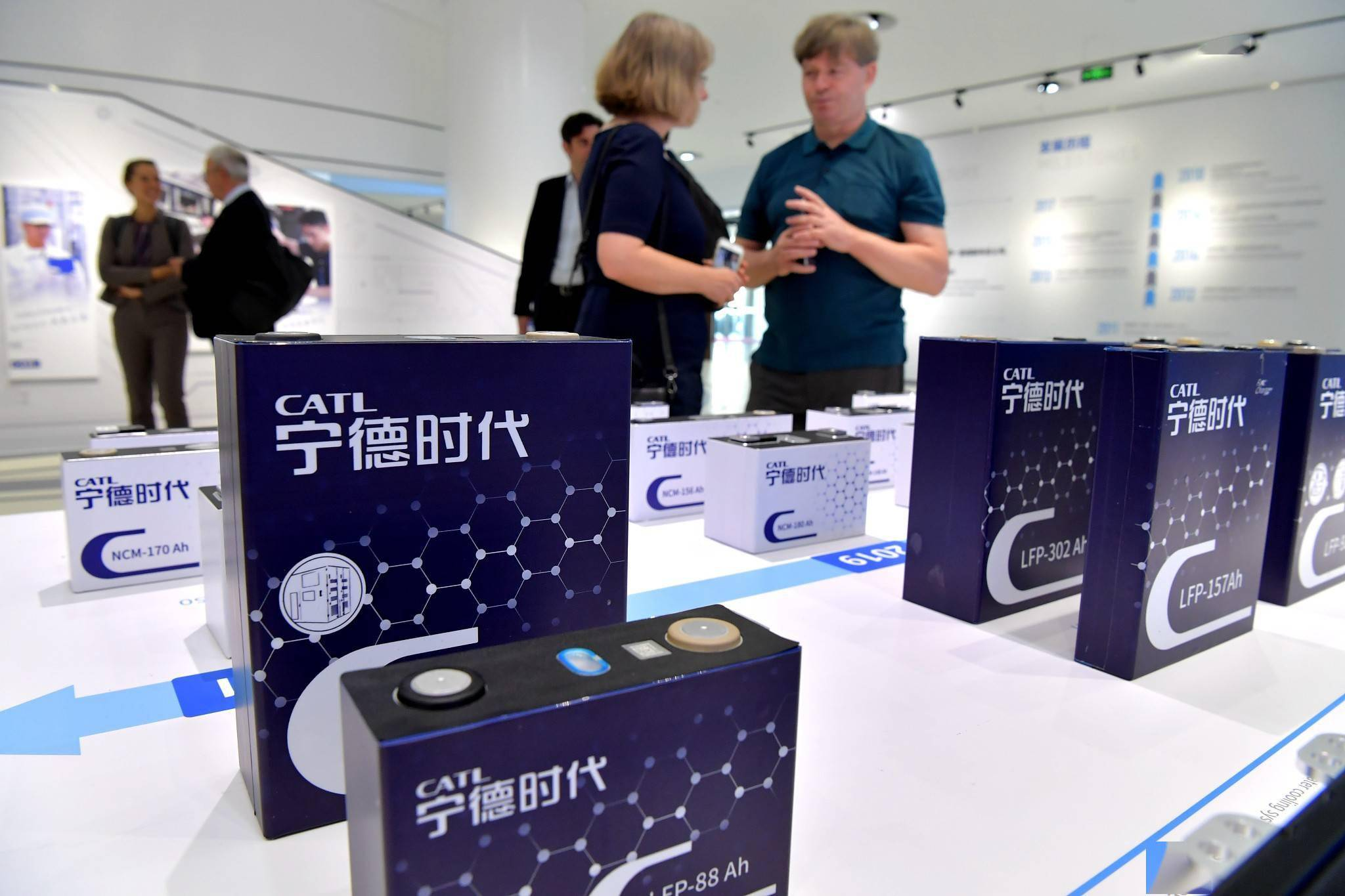 宁德|拿下韩国现代9万亿订单，三星、LG“干瞪眼”，宁德时代凭什么？