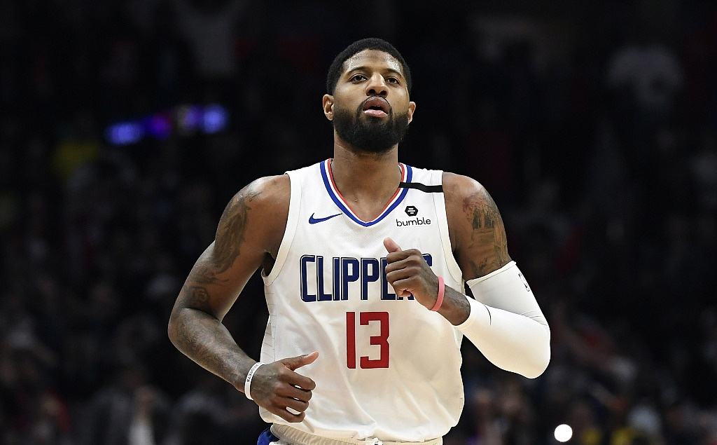 勒布朗·詹姆斯|NBA现役十大攻防一体球星：快船王炸组合上榜，詹姆斯无缘榜首