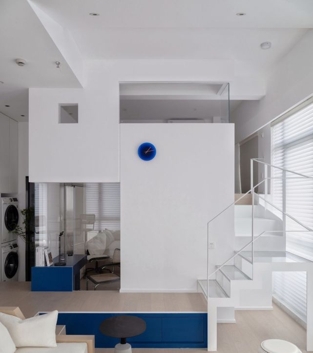 简易设计 52㎡的家,坚持把卧室抬高至半高,打造房中房格局太巧妙