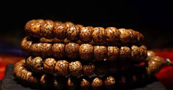 鼻烟壶|别戴大金项链子了，中国男人传统的几大首饰是这些！