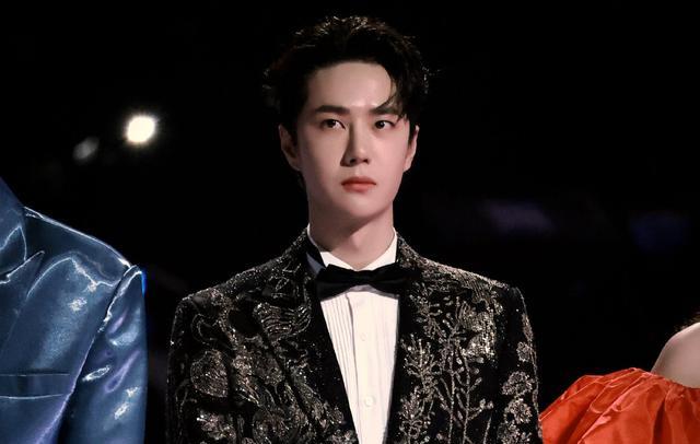 王一博|挂上王一博的名字，自然不缺热度，为了关注度都在学着溜粉