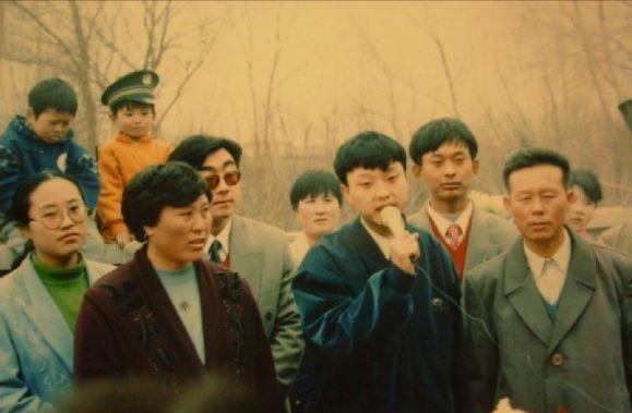 李玉刚|李玉刚：落魄时跳河自杀，被乞丐救下，父亲去世成他最伤心的事儿