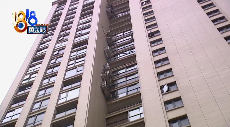 半岛晨报 朝邻居家门口扔垃圾，监控全部拍到