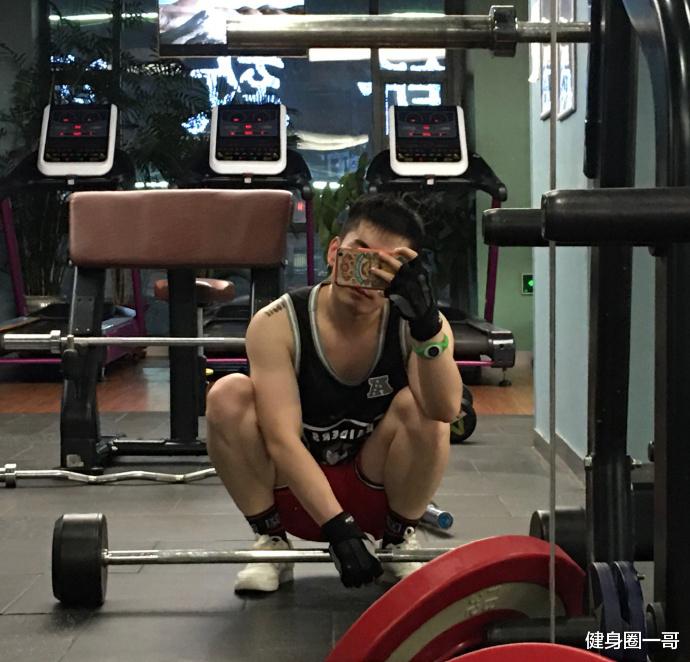 健身圈一哥 27岁肌肉大男孩，用超自律的健身撸铁，打造自由生活和健壮体魄！