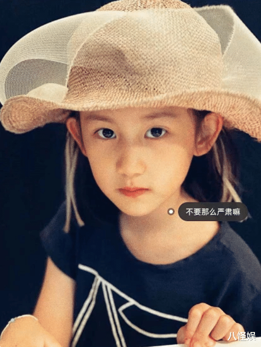 黄磊|黄磊与女儿牵手逛超市被偶遇，7岁多妹暴风抽高，细直长腿抢镜