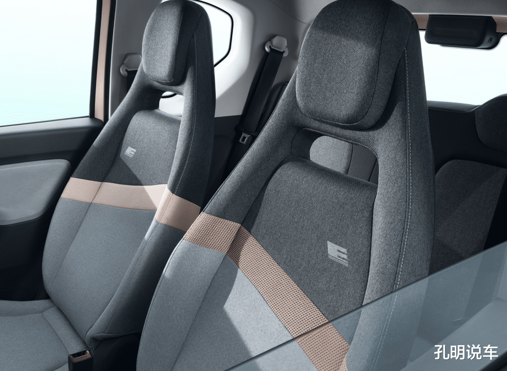 五菱|“马卡龙”24小时订单一万台，气囊雷达空调都有，五菱又成功了