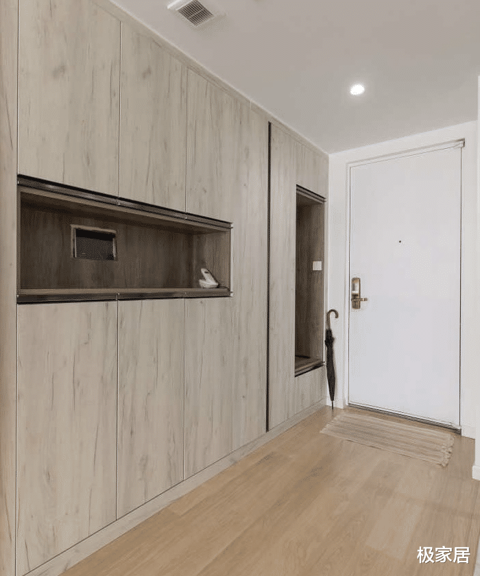 84平的小户型，用极简和纯白装饰空间，满足年轻人的需求